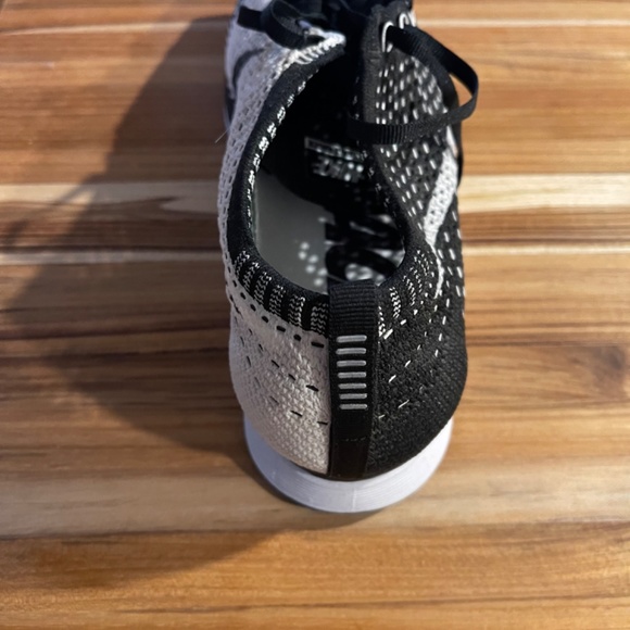 Nike men’s Oreo flyknit racer 10.5 526628-002